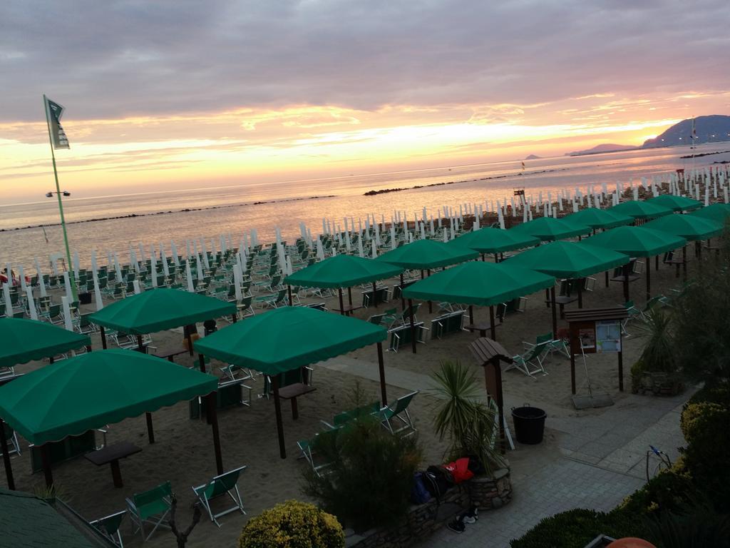 Hotel Camping Dal Pino Marina di Massa Esterno foto