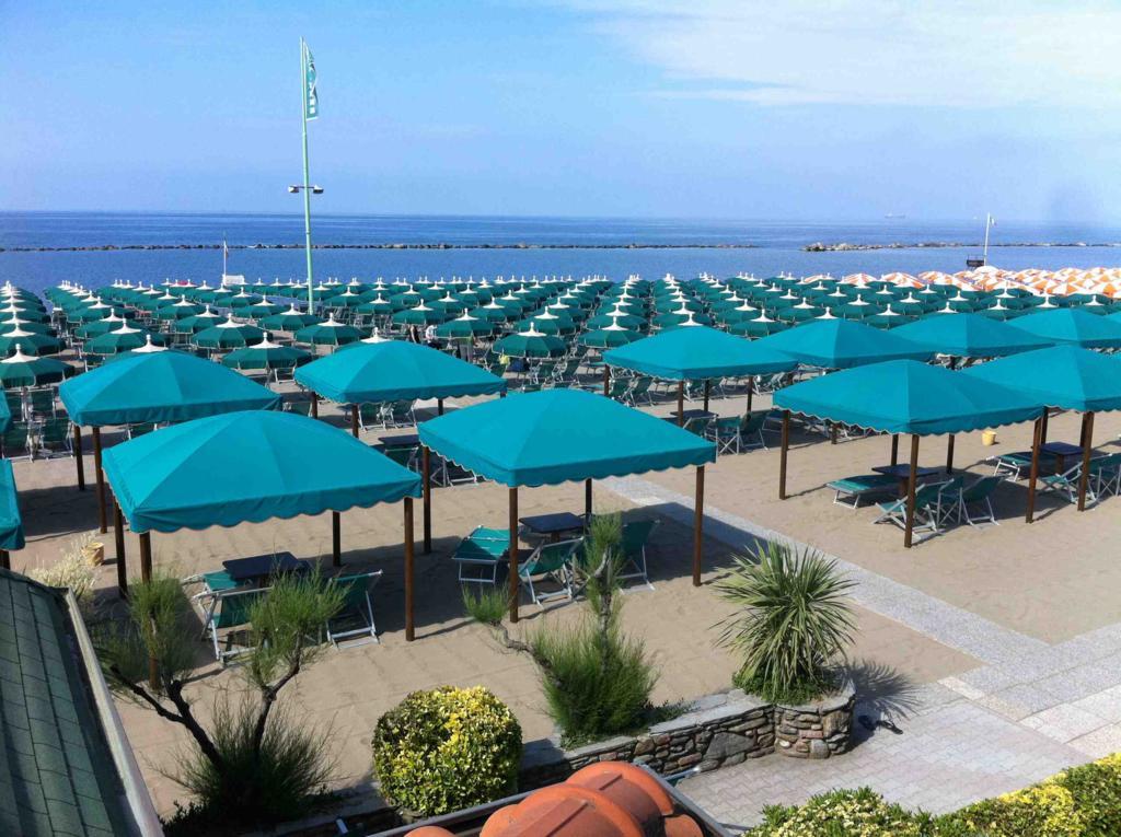 Hotel Camping Dal Pino Marina di Massa Esterno foto